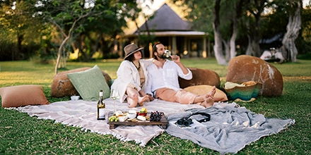 A relaxed bush picnic set on the lawns at Simbavati Camp George, combining safari comfort with outdoor dining in nature.